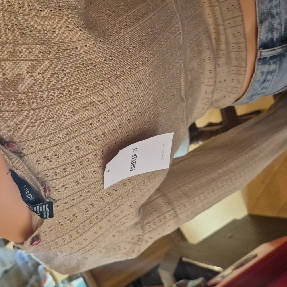 Forever 21 Beige Sweater with Pink Details - Picture 5 of 5